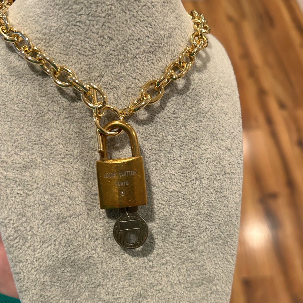 LV Lock And Key - Picture 3 of 6